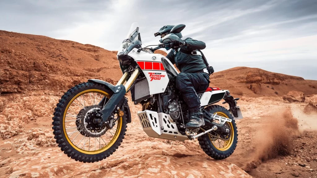 2022-Yamaha-XTZ700SP-EU-Heritage_White-Action-001-03.webp