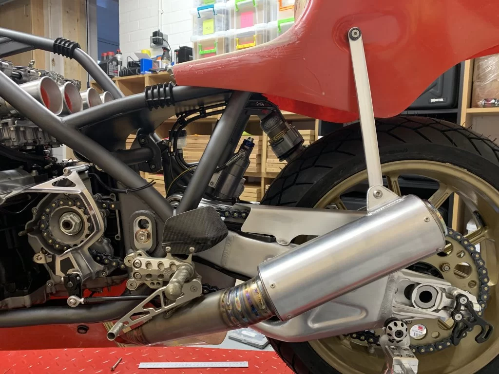 Kawasaki KR1000 Replica 640.jpg