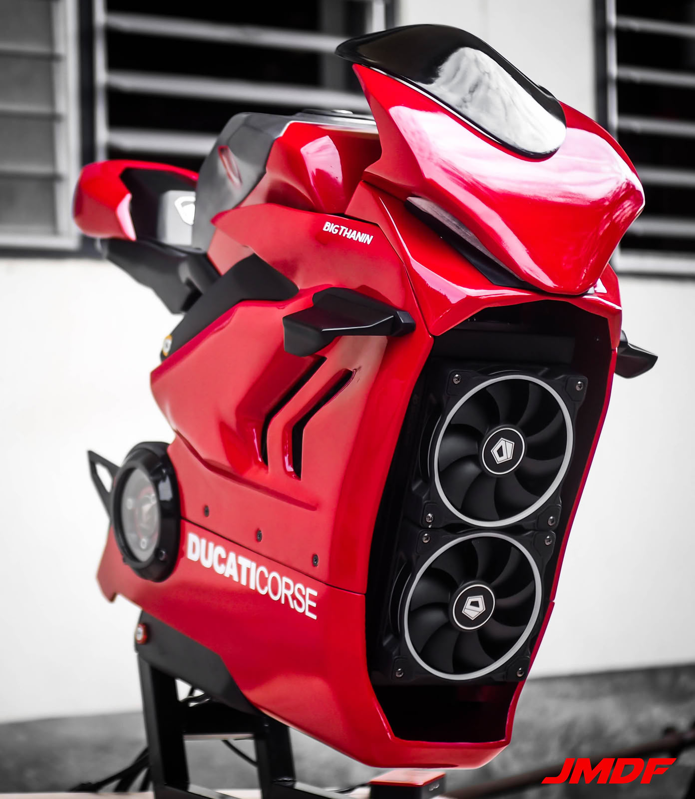 DUCATI PANIGALE V4R PC Mark.II | TechPowerUp Case Modding Gallery