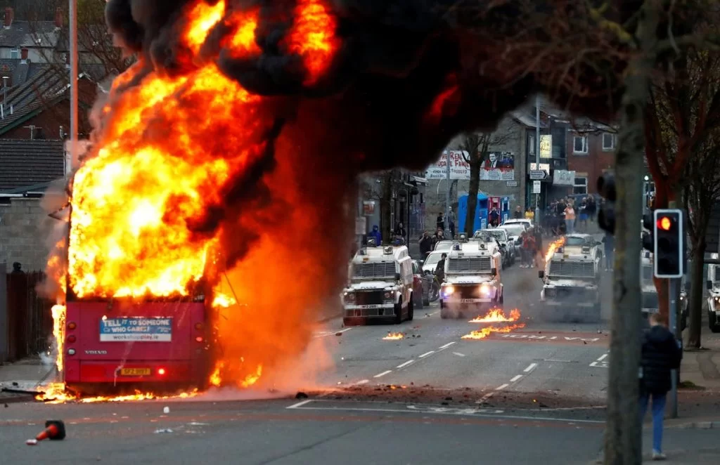 2021-04-07T215138Z_1845046964_RC27RM9YBQBZ_RTRMADP_3_BRITAIN-NIRELAND-PROTESTS.webp