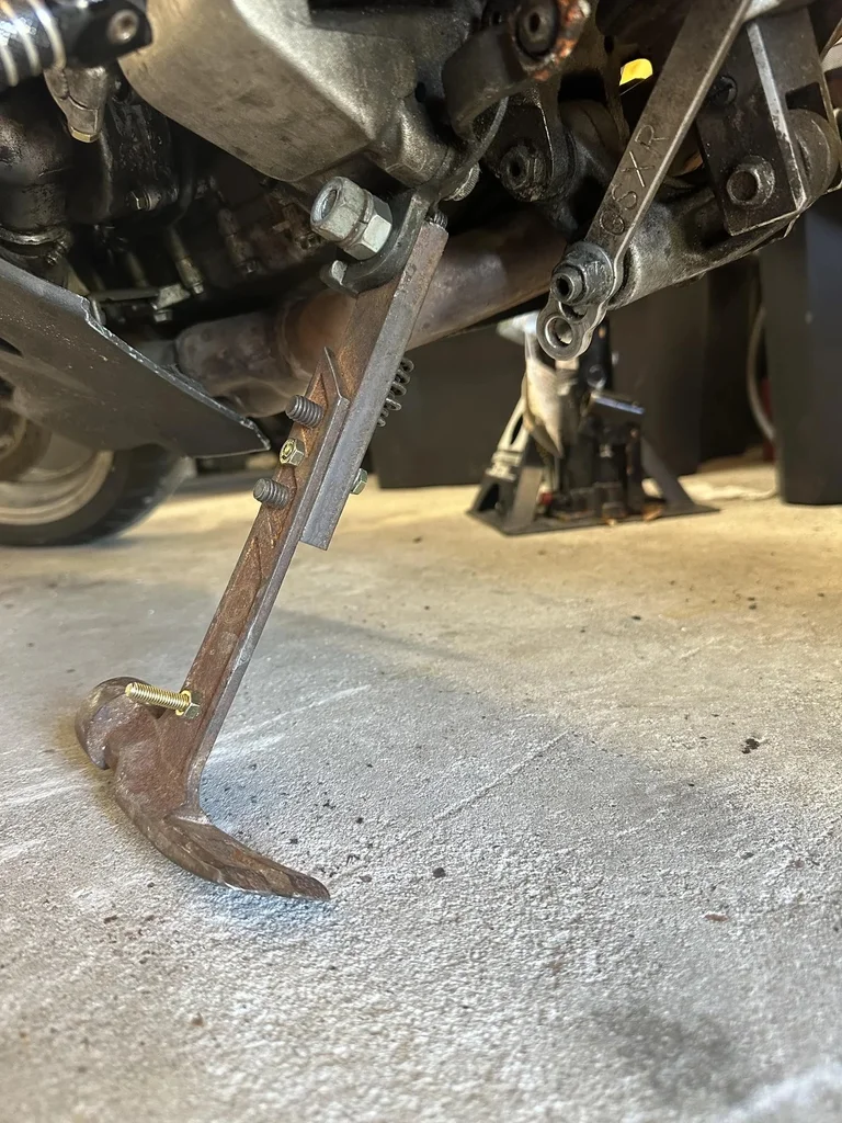 hammer-kickstand-anyone-v0-7ghryt4790yd1.webp
