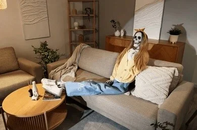 human-skeleton-model-dressed-woman-260nw-2672659697.webp
