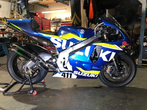 Suzuki RGV500 - Picture 1 of 6