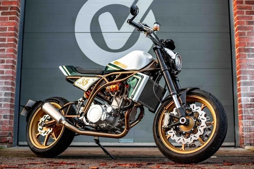 CCM STREET MOTO ! LOADED SPEC ! RARE ! LOW MILES ! STUNNING - Picture 1 of 20