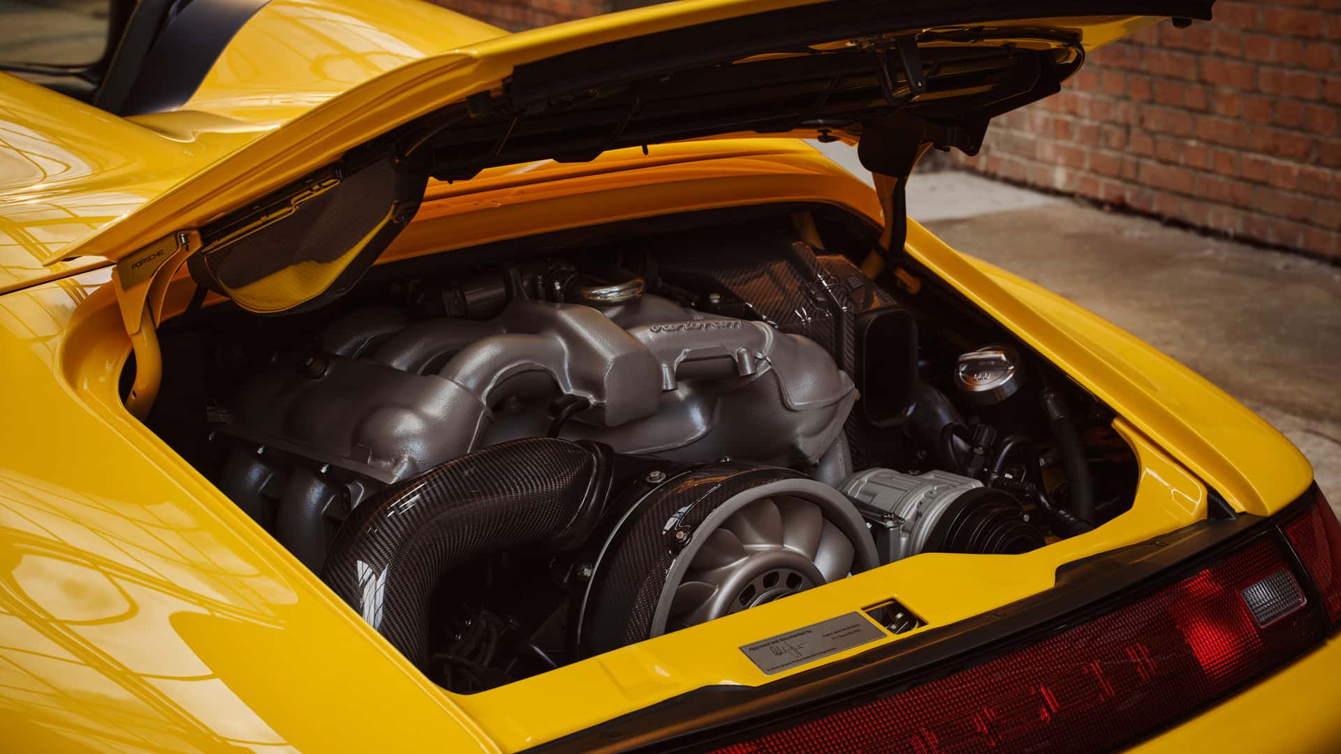 www.motor1.com