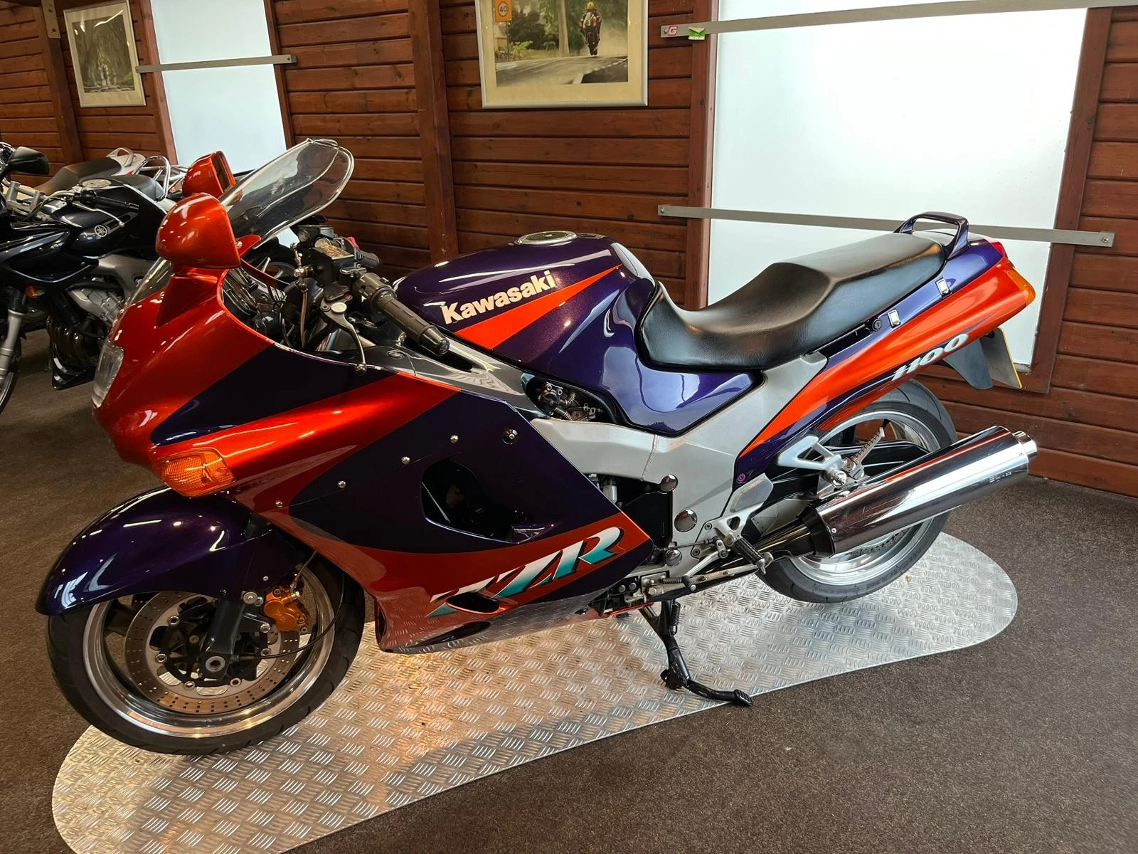 1993 KAWASAKI  ZZR 1000 ** FUTURE CLASSIC ** 1 PREVIOUS OWNER - Picture 2 of 15