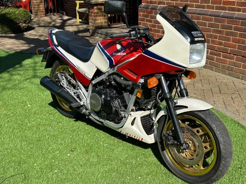 Honda VF 750 FD 1983 UK Bike with 2 Owners from New - Picture 1 of 12