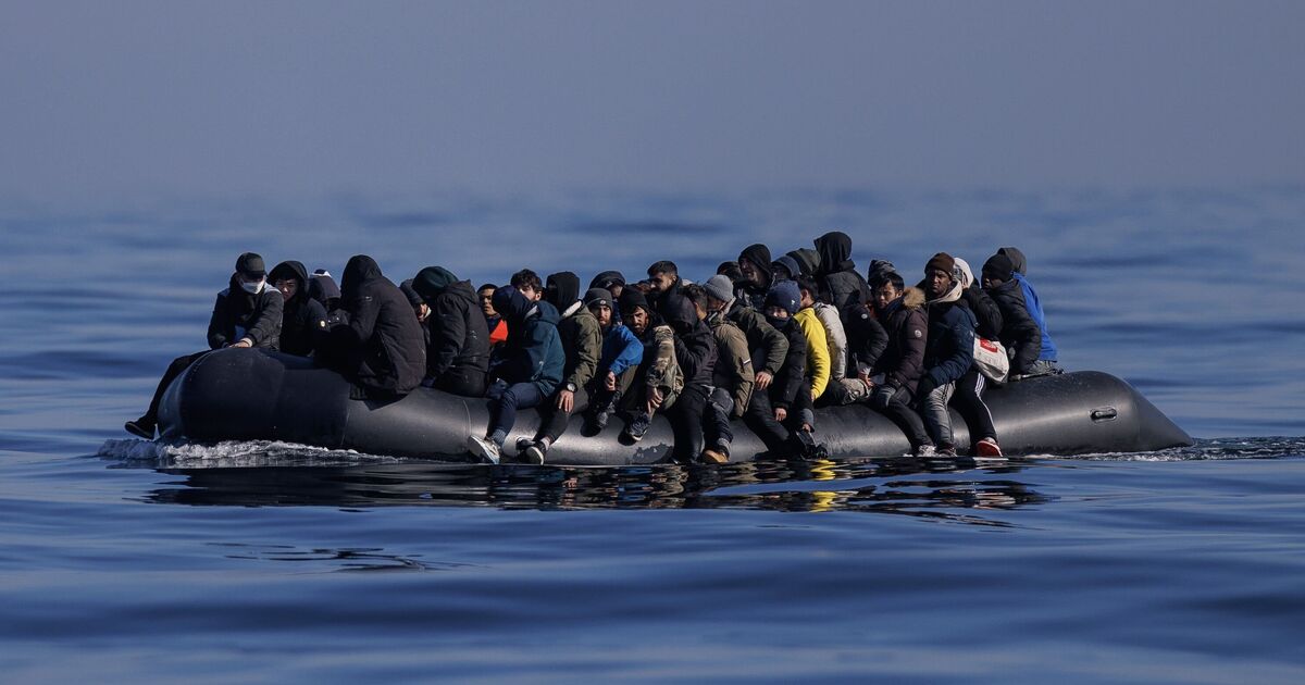 Migration chaos warning as thousands set to cross Channel within days ...